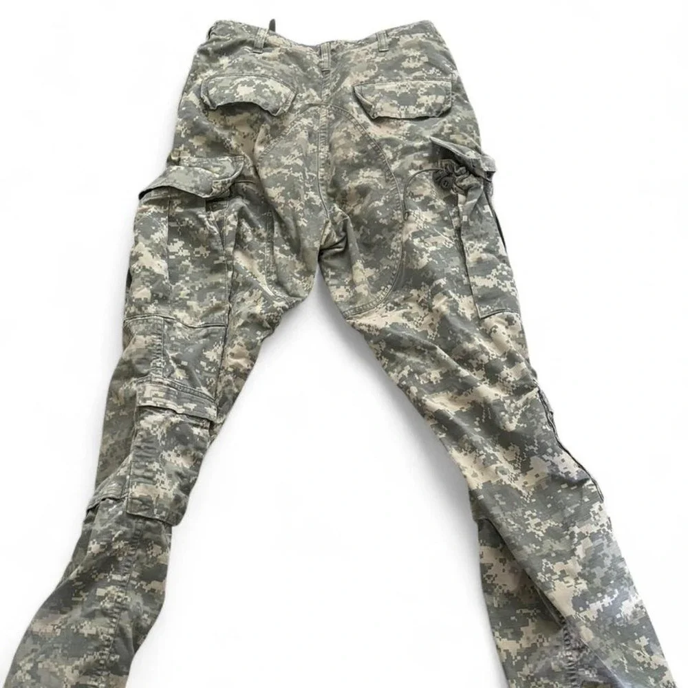 Authentic U.S. Army ACU digital camo‎ cargo pants in size Small